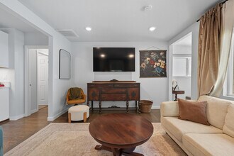 Building Photo - 1123 Prosser Ave