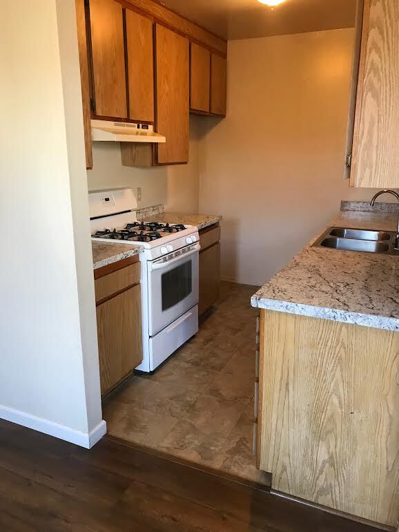 kitchen - 452 W Windsor Rd