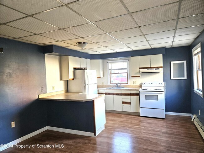 Building Photo - 112-114-116 N Valley Ave
