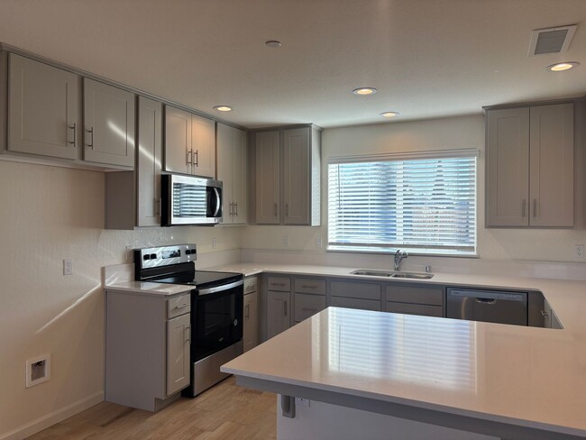 Foto del edificio - Newly Built Home in NE Visalia Available Now!