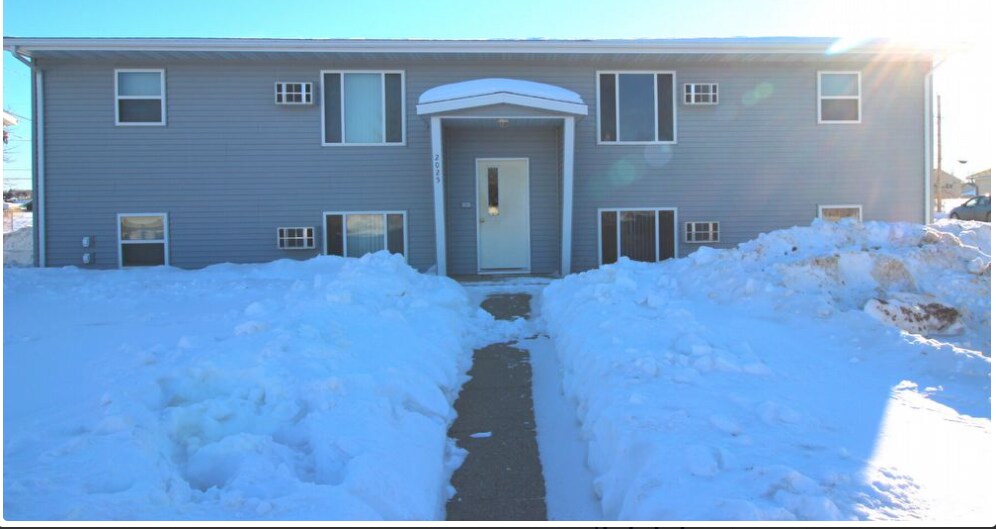 Front Entry - 2025 2nd Ave SW