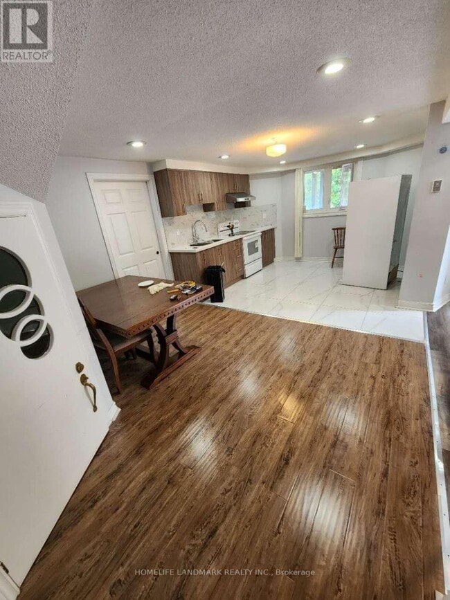 Building Photo - 753 College Manor Dr
