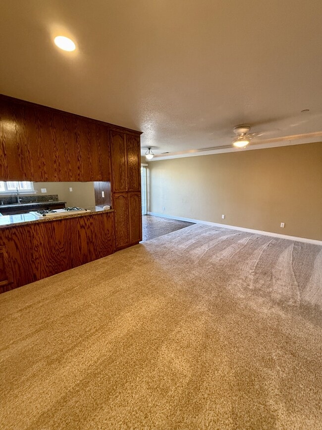 Building Photo - 557 Orchard Rd