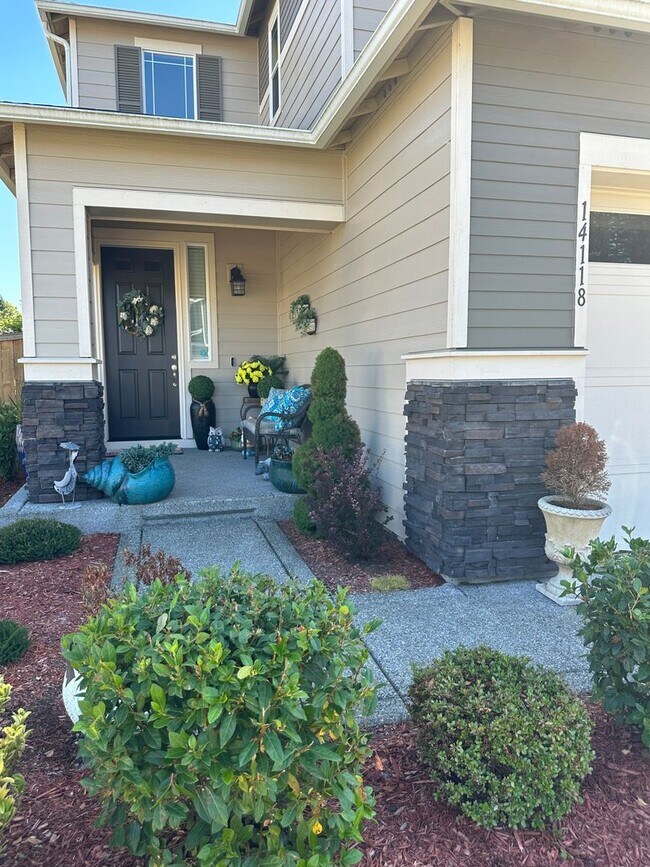 Building Photo - Pristine 4 bedroom home in Summerwood Park...