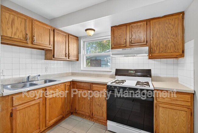 Foto del edificio - 10115 Saffron Dr