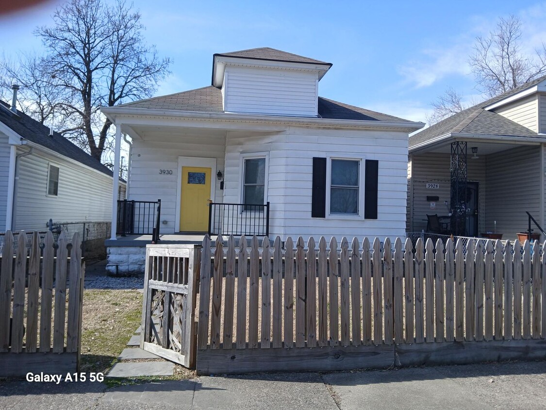 Primary Photo - Newly renovted 3 bedroom Close to U of L a...