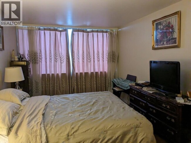 Building Photo - 2060 Bellwood Ave