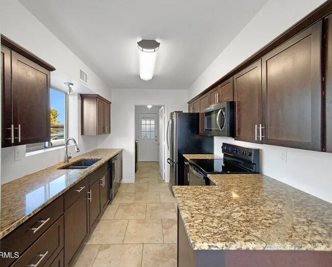 Building Photo - 1055 N Recker Rd