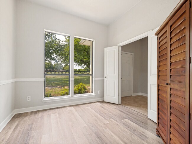 Foto del edificio - 627 Stonecrest Rd