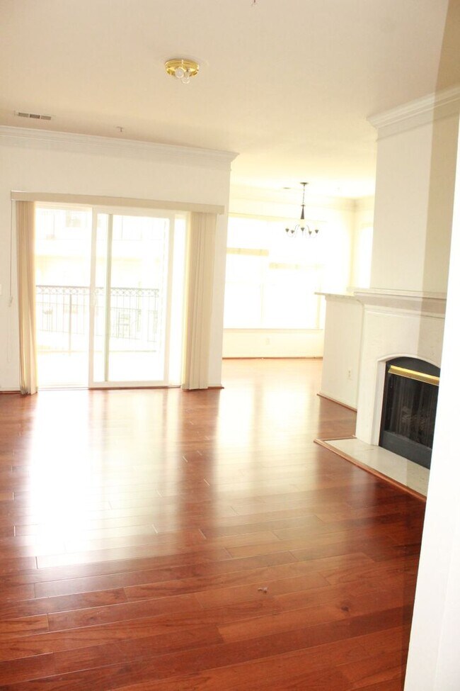 Building Photo - The Gates Of McLean Condo for rent - 2 BR'...