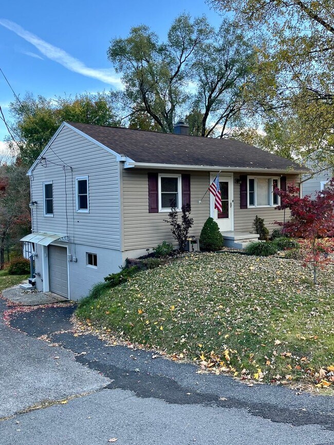 Building Photo - Charming 2 Bedroom home in Staunton Availa...