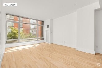Building Photo - 165 W 18th St
