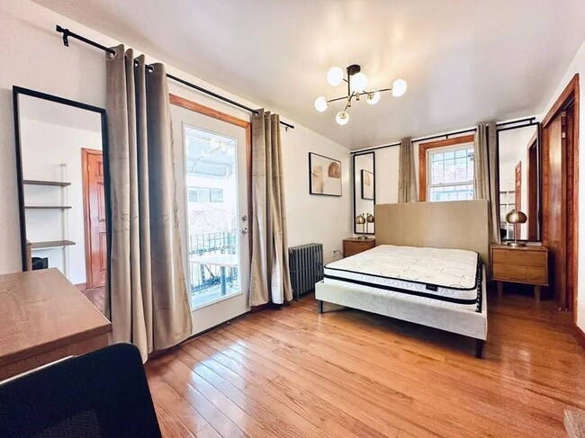 Foto del edificio - Furnished room/NOT APARTMENT