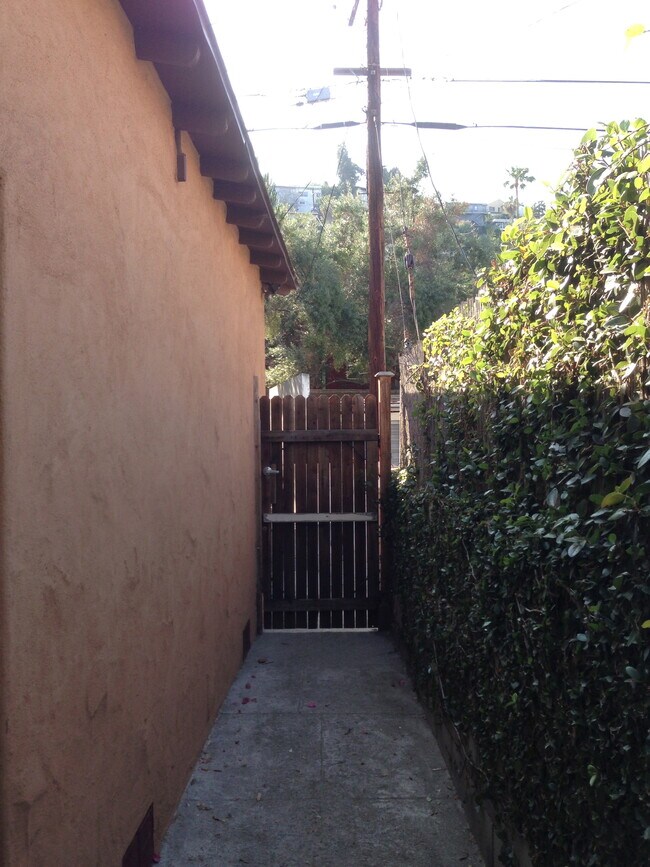 Foto del edificio - 1745 Silver Lake Blvd