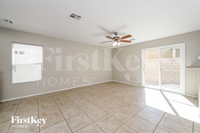 Foto del edificio - 8269 Vanity Fair Ln