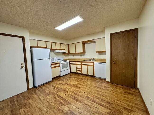 Foto del edificio - Rent includes all utilities except for ele...