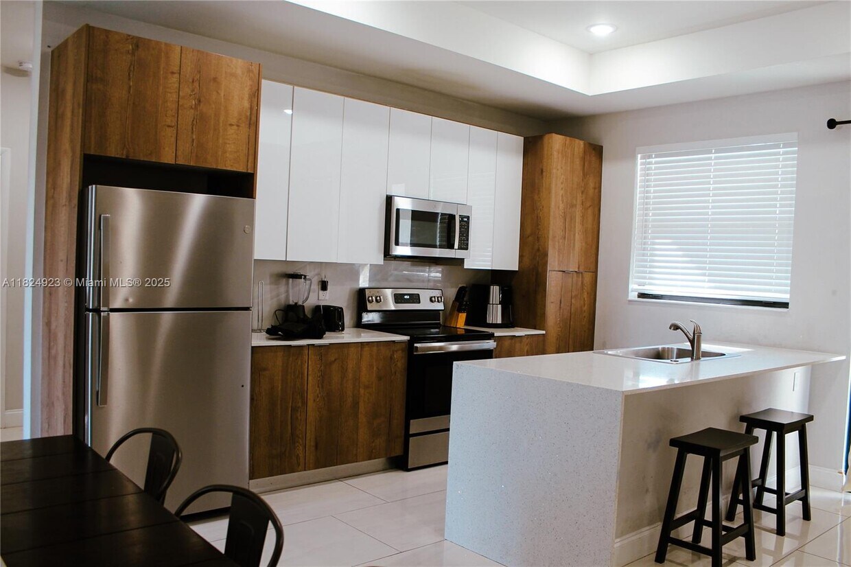Foto principal - 2915 65th St W