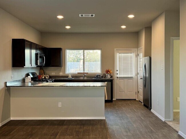 Building Photo - 305 Haywood Mnr