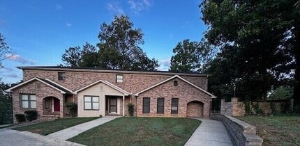 Building Photo - 3507 Lakeside Ct