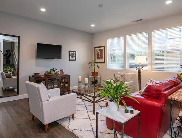 Foto del edificio - 552 Oakville Dr.