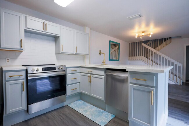 Building Photo - 10923 Chandler Dr