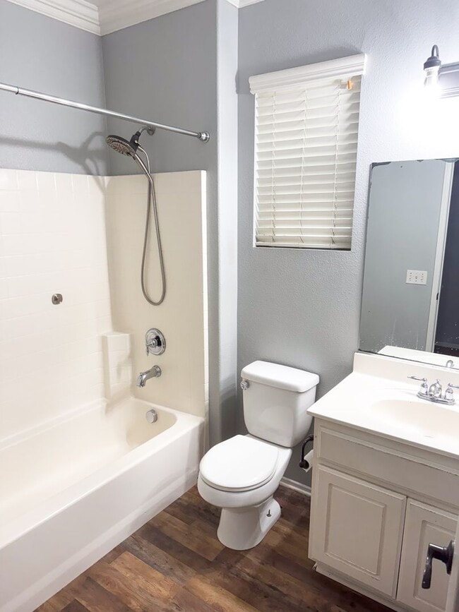 Foto del edificio - All utilities included -  One Bedroom Juni...