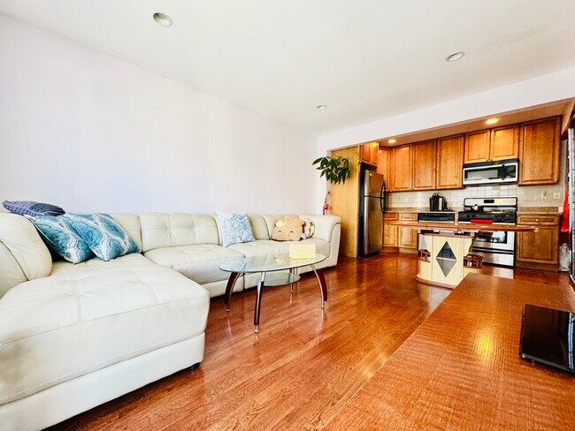 Foto del edificio - 7876 82nd St