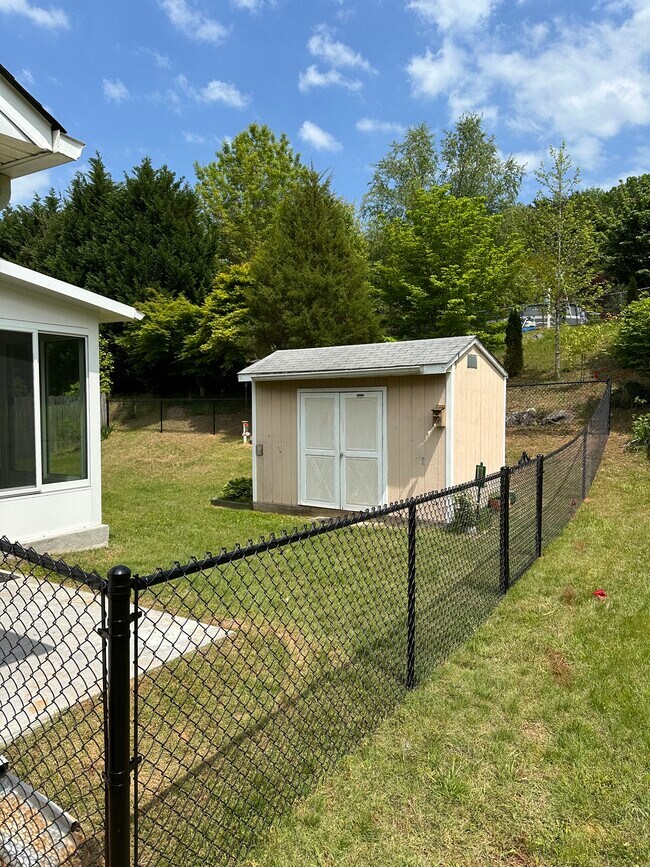 Fenced backyard - 1524 Hawkcrest Ln