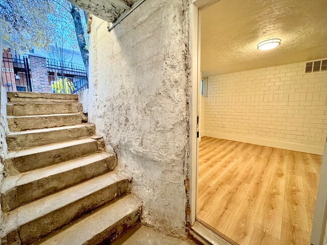 Building Photo - 76 W 200 S