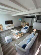 Building Photo - 320 7th St