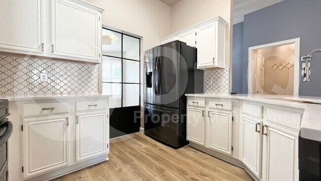 Foto del edificio - 5509 Cypress Dr