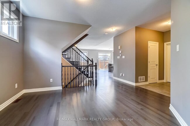 Building Photo - 1110 Beckett Cres