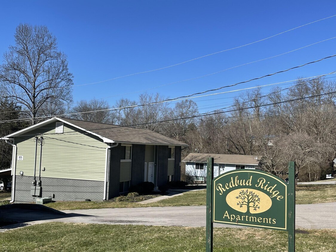 Building Photo - 805 E Red Bud Rd