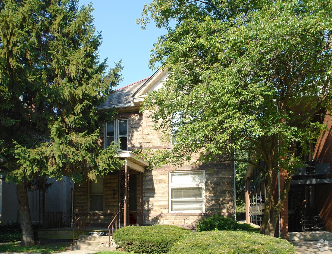 Building Photo - 1457 Neil Ave