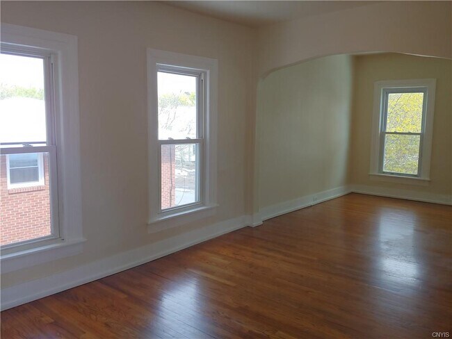 Building Photo - 106 Pattison St