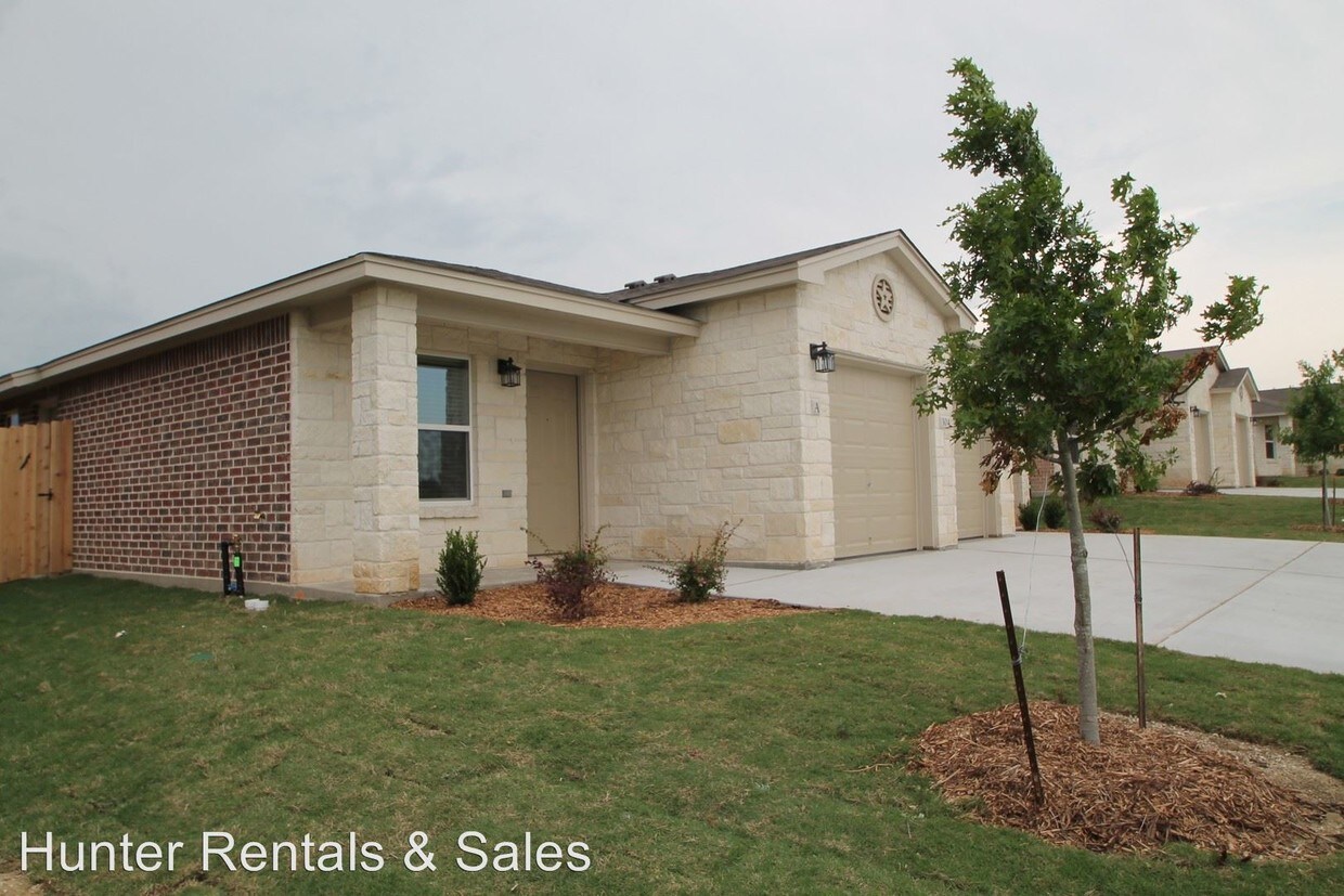 Primary Photo - 304 Lowes Blvd