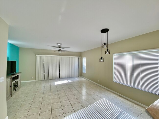 Building Photo - 8151 Pacific Beach Dr