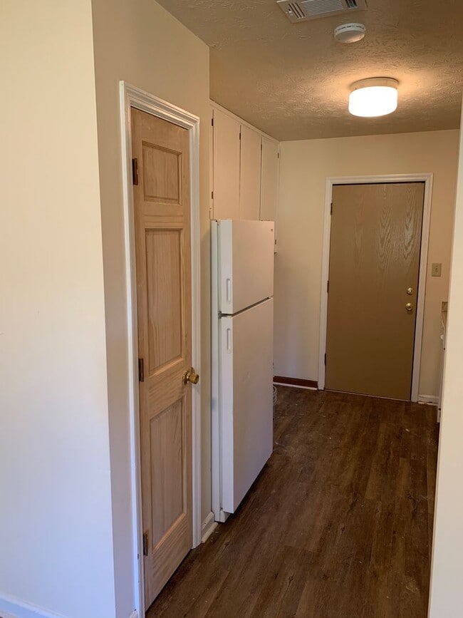Building Photo - 305/307 Epps Bridge Duplex