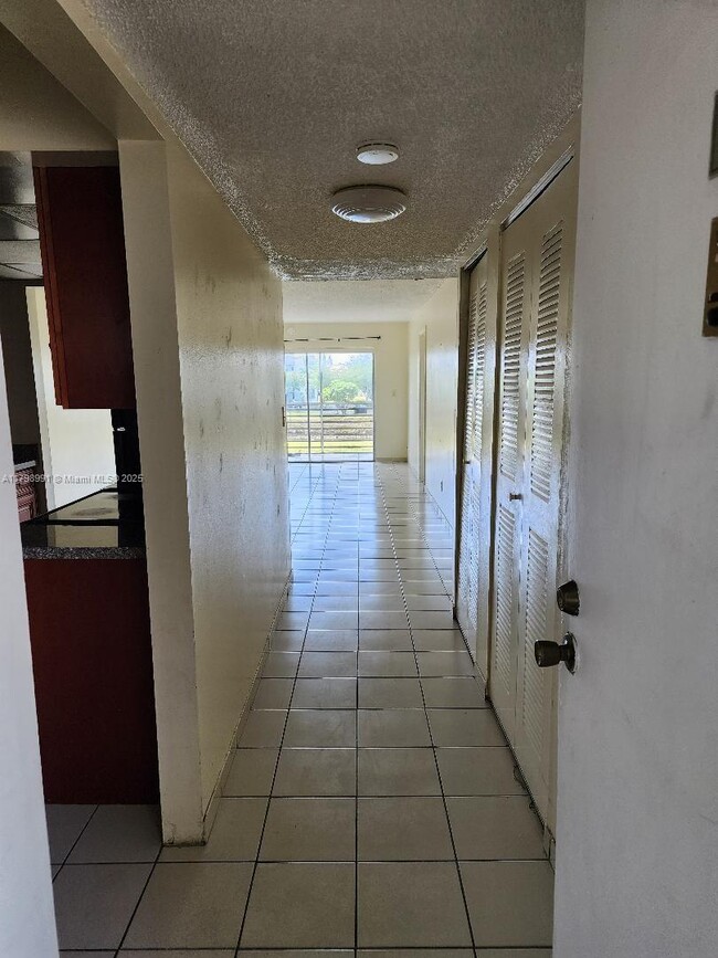 Foto del edificio - 3120 N Pine Island Rd
