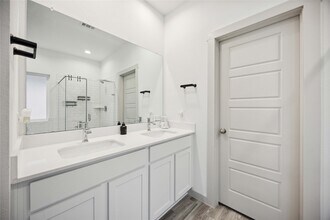 Building Photo - 303 William Ln