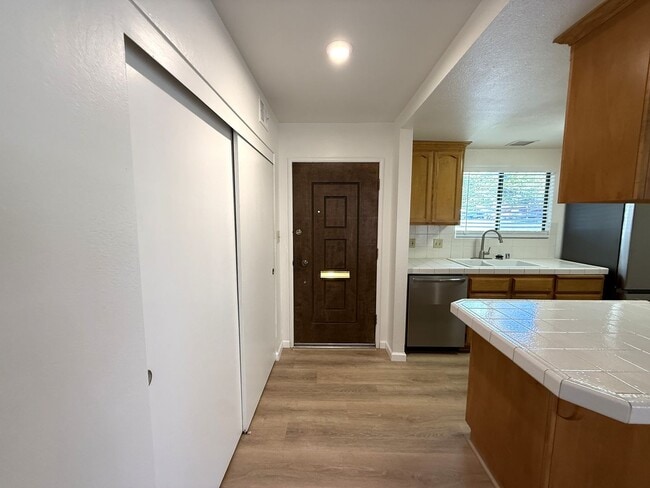 Building Photo - Nicely updated single story condo in Carmi...