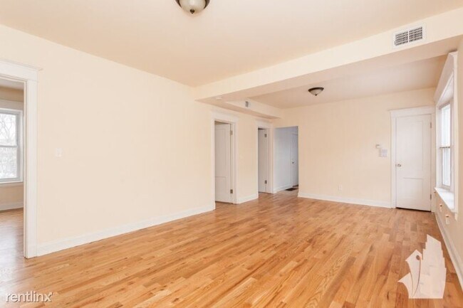 Foto del edificio - 3215 W Fullerton Ave