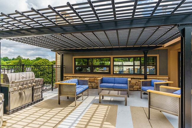 Building Photo - Creeks on Kirklevington