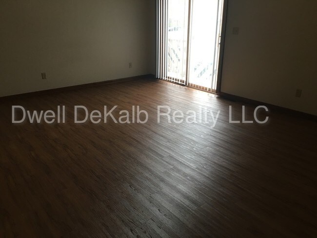 Building Photo - 809 Edgebrook Dr