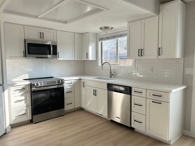 Building Photo - Modern 3 bedroom 2 bathroom home in Boise!