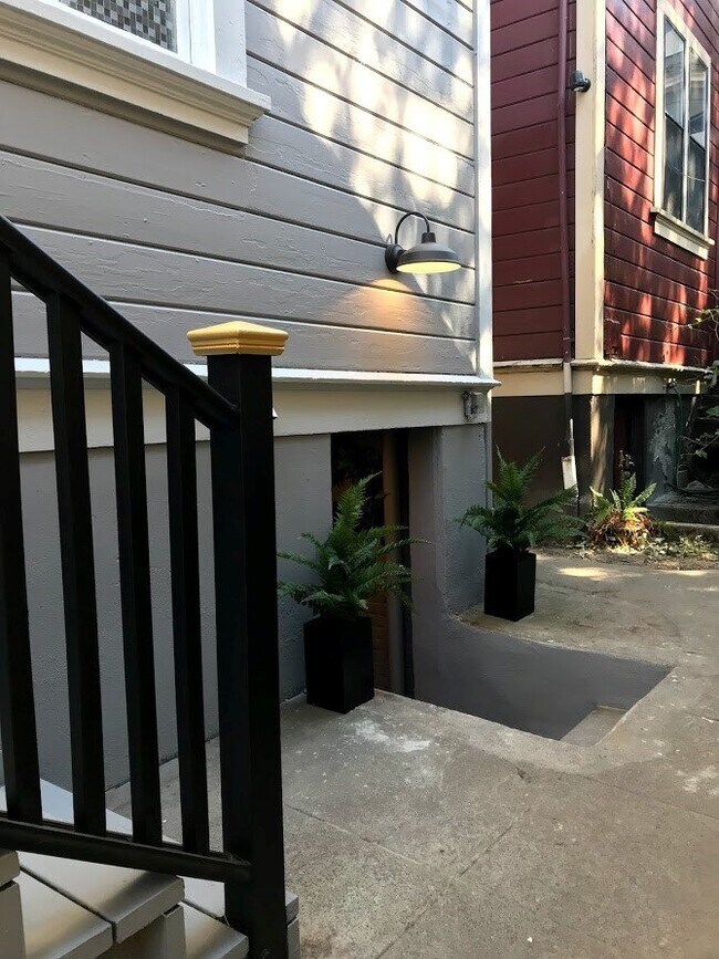 Building Photo - Charming 1 Bedroom in Prime Portland Locat...