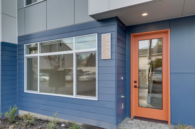 Building Photo - Modern, Spacious 2020 Townhome in West Seattle!