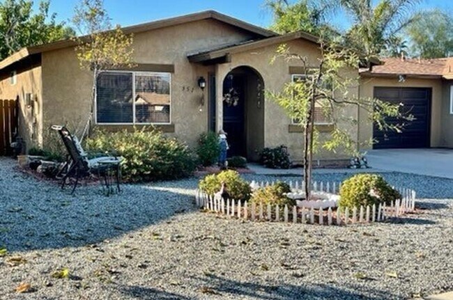 Foto del edificio - FOR RENT / 55+COMMUNITY