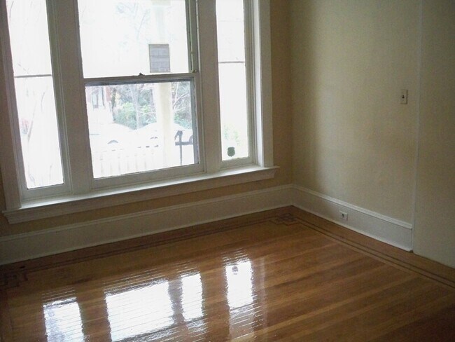 Foto del edificio - 3021 N Calvert St