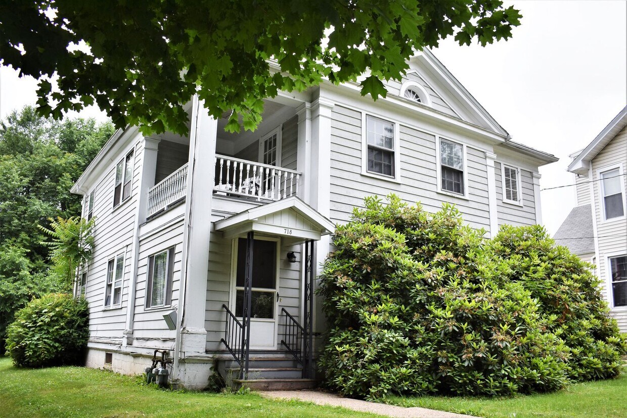 Primary Photo - 716-718 Wayne